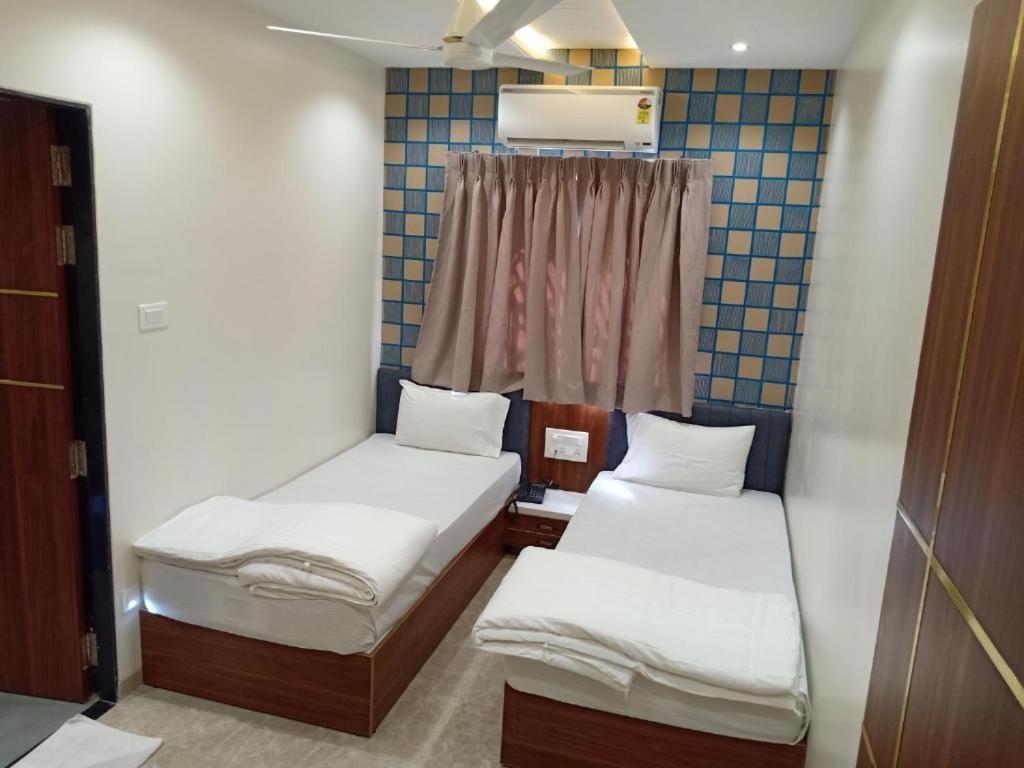 Hotel Suvarnam Residency Ahmednagar Exterior foto