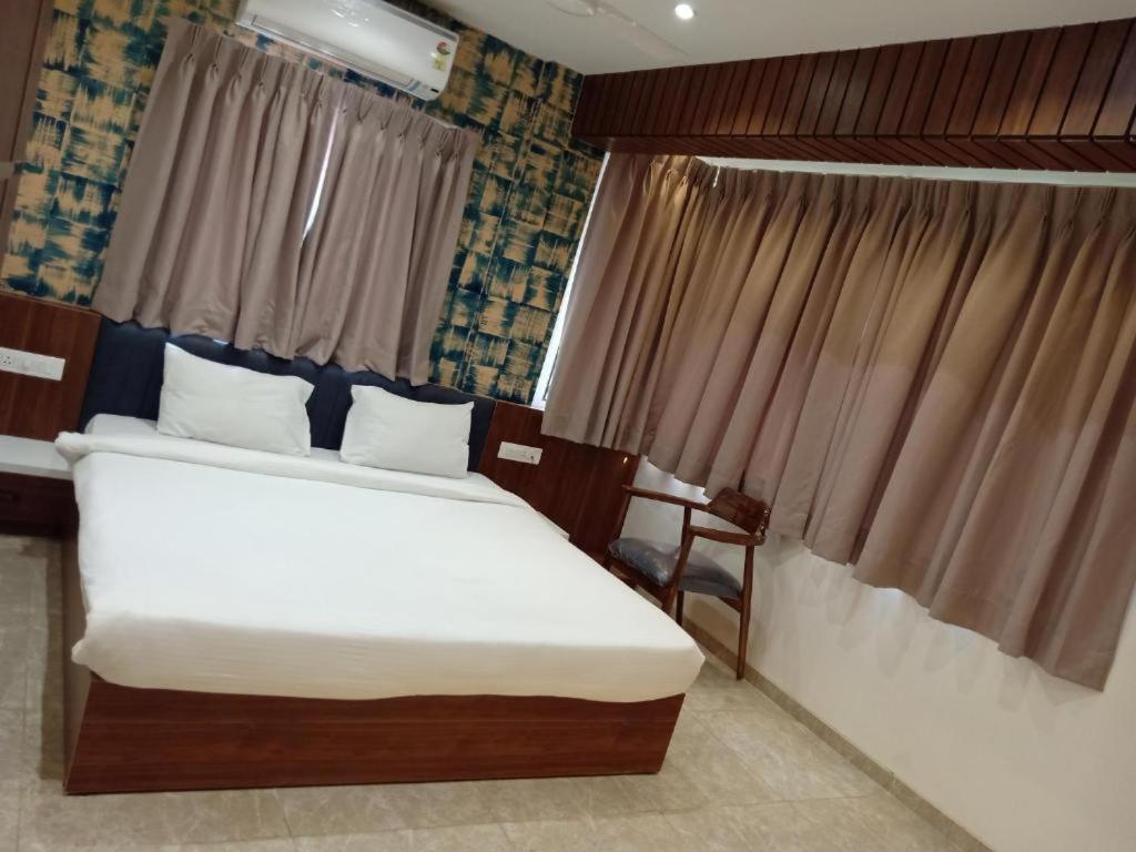 Hotel Suvarnam Residency Ahmednagar Exterior foto